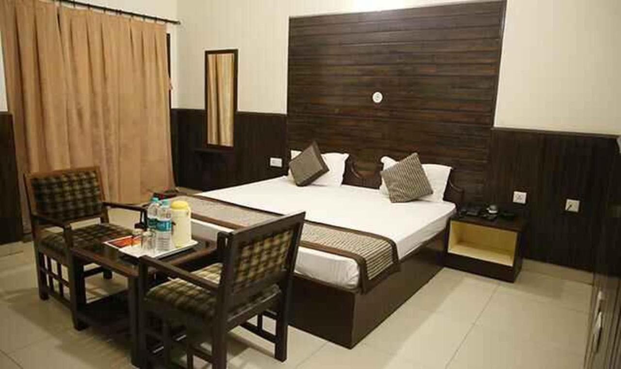 Fabhotel Corbett Inn Rudrapur Exterior photo